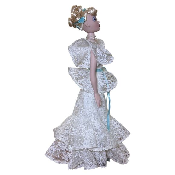 The Ashton-Drake Galleries Gene Marshall "Lovely in Lace" Collectible Doll - Picture 4 of 10
